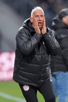 Christian Neidhart (Trainer Kickers Offenbach) enttaeuscht, frustriert, Emotion , GER, KSV Hessen Kassel vs Kickers Offenbach, Fussball, Regionalliga Suedwest, Saison 2024-2025, 27. Spieltag, 01.04.2025 GER, KSV Hessen Kassel vs Kickers Offenbach, Fussball, Regionalliga Suedwest, Saison 2024-2025, 27. Spieltag, 01.04.2025 Kassel Copyright: xRolandxSippelx-xEibner-Pressefotx EP_RSL