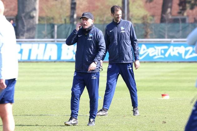 DEU, DFL, 2. FBL Hertha BSC, Training, 02.04.2025, Sportforum, Berlin, DEU, DFL, 2. FBL Hertha BSC, Training, im Bild Co-Trainer Andre Mijatovic (Hertha BSC Berlin), Co-Trainer, Armin Reutershahn (Hertha BSC Berlin) DFL - regulations prohibit any use of Photographs as image sequences and or quasi-video Foto: Juergen Engler nordphoto GmbH nordphotoxGmbHx xEngler nph00076