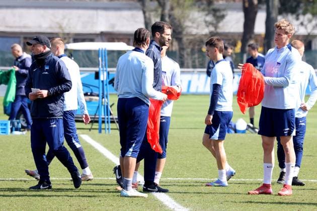 DEU, DFL, 2. FBL Hertha BSC, Training, 02.04.2025, Sportforum, Berlin, DEU, DFL, 2. FBL Hertha BSC, Training, im Bild Co-Trainer, Armin Reutershahn (Hertha BSC Berlin), Hertha-Spielerkreis DFL - regulations prohibit any use of Photographs as image sequences and or quasi-video Foto: Juergen Engler nordphoto GmbH nordphotoxGmbHx xEngler nph00076