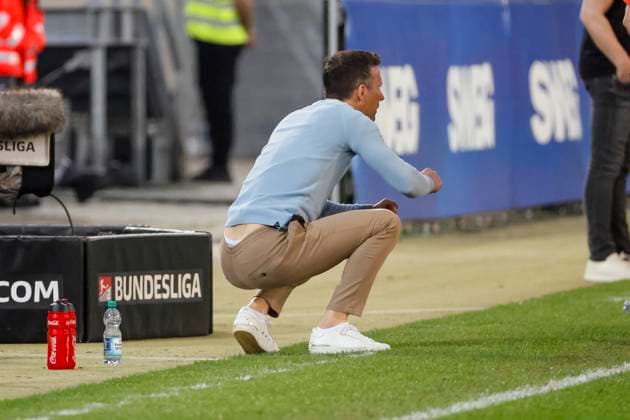 Christian Eichner (Karlsruher SC, Trainer) , Deutschland, Fussball, 2. Bundesliga, .Spieltag, 2024 2025, Karlsruher SC vs. Hannover 96, 04.04.2025, BBBank Wildpark, Karlsruhe, Deutschland DFL REGULATIONS PROHIBIT ANY USE OF PHOTOGRAPHS AS IMAGE SEQUENCES AND OR QUASI-VIDEO. Karlsruhe BBBank Wildpark Baden-Württemberg Deutschland