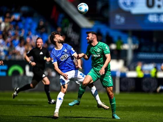 Killian Corredor (SV Darmstadt 98, 34) im Zweikampf mit Simon Asta (SpVgg Greuther Fürth, 02), GER, SV Darmstadt 98 vs. SpVgg Greuther Fuerth, 2. Bundesliga, Fussball, 28. Spieltag, Saison 2024 2025, 05.04.2025. DFL REGULATIONS PROHIBIT ANY USE OF PHOTOGRAPHS as IMAGE SEQUENCES and or QUASI-VIDEO. GER, SV Darmstadt 98 vs. SpVgg Greuther Fuerth, 2. Bundesliga, Fussball, 28. Spieltag, Saison 2024 2025, 05.04.2025. Darmstadt