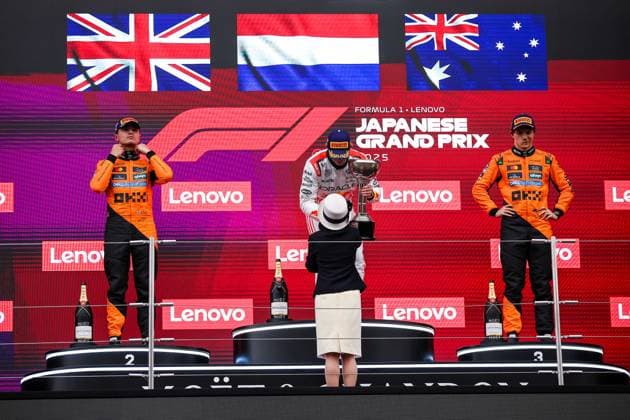 F1 - JAPANESE GRAND PRIX 2025 VERSTAPPEN Max (ned), Red Bull Racing RB21, portrait, NORRIS Lando (gbr), McLaren F1 Team MCL39, portrait and PIASTRI Oscar (aus), McLaren F1 Team MCL39, portrait podium celebration during the Formula 1 Lenovo Japanese Grand Prix 2025, 3rd round of the 2025 FIA Formula One World Championship, WM, Weltmeisterschaft from April 4 to 6, 2025 on the Suzuka Circuit, in Suzuka, Japan - SuzukaJapan Copyright: xEricxAlonsox
