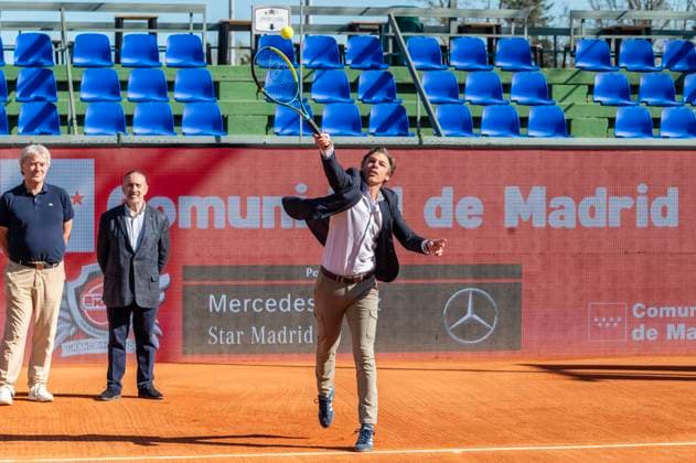 April 7, 2025, Madrid, Madrid, Spain: ALBERTO TOME GONZALEZ, General Director of Sports of the Community of Madrid, performs the ceremonial kick-off of the ATP, Tennis Herren CHALLENGER 100 OPEN COMUNIDAD DE MADRID tournament at the â€oeClub de Campo Villa de Madridâ€Â, Madrid, Spain, April 7th. Madrid Spain - ZUMAc312 20250407_zsp_c312_002 Copyright: xOscarxManuelxSanchezx