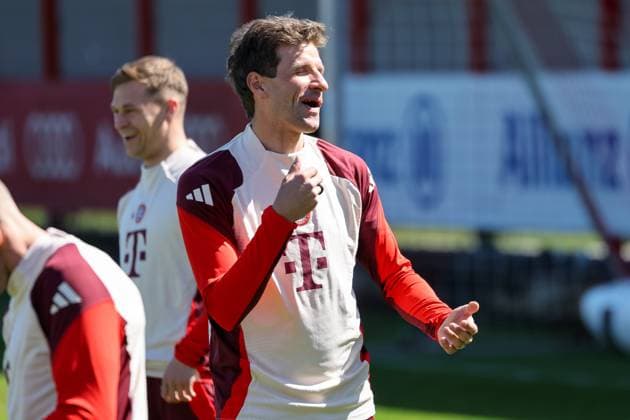 Thomas Mueller (FC Bayern Muenchen, 25) lacht, hat gute Laune, Emotionen, Spass, GER, Abschlusstraining, FC Bayern Muenchen, Fussball, UEFA Champions League, Viertelfinale Hinspiel, Saison 2024 2025, 07.04.2025, GER, Abschlusstraining, FC Bayern Muenchen, Fussball, UEFA Champions League, Viertelfinale Hinspiel, Saison 2024 2025, 07.04.2025 Muenchen Copyright: xEibner-Pressefoto JennixMaulx EP_JML