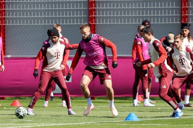 Eric Dier (FC Bayern Muenchen, 15) mit Ball mit Serge Gnabry (FC Bayern Muenchen, 07) und Minjae Kim (FC Bayern Muenchen, 03), GER, Abschlusstraining, FC Bayern Muenchen, Fussball, UEFA Champions League, Viertelfinale Hinspiel, Saison 2024 2025, 07.04.2025, GER, Abschlusstraining, FC Bayern Muenchen, Fussball, UEFA Champions League, Viertelfinale Hinspiel, Saison 2024 2025, 07.04.2025 Muenchen Copyright: xEibner-Pressefoto JennixMaulx EP_JML