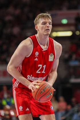 Justuz Hollatz (FC Bayern Basketball, 21), GER, FC Bayern Muenchen vs. Basketball Loewen Braunschweig, Basketball, easycredit Basketball Bundesliga, BBL, 27. Spieltag, Saison 2024 2025, 06.04.2025, GER, FC Bayern Muenchen vs. Basketball Loewen Braunschweig, Basketball, easycredit Basketball Bundesliga, BBL, 27. Spieltag, Saison 2024 2025, 06.04.2025 Muenchen Copyright: xEibner-Pressefoto JennixMaulx EP_JML