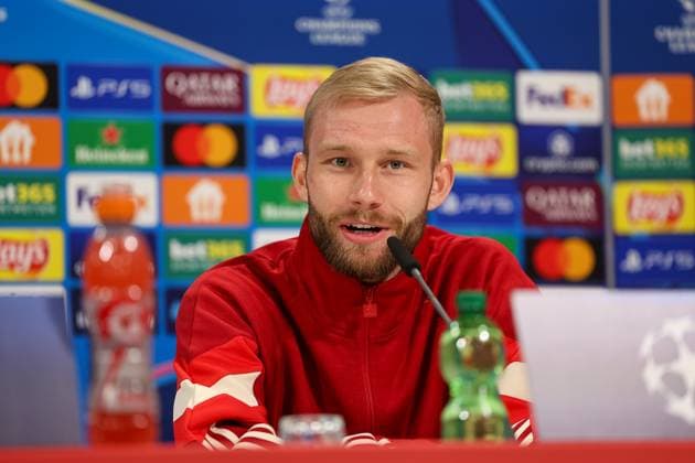 Konrad Laimer (FC Bayern Muenchen, 27) bei der Pressekonferenz, GER, Internationale Pressekonferenz, FC Bayern Muenchen, Fussball, UEFA Champions League, Viertelfinale Hinspiel, Saison 2024 2025, 07.04.2025, GER, Internationale Pressekonferenz, FC Bayern Muenchen, Fussball, UEFA Champions League, Viertelfinale Hinspiel, Saison 2024 2025, 07.04.2025 Muenchen Copyright: xEibner-Pressefoto JennixMaulx EP_JML