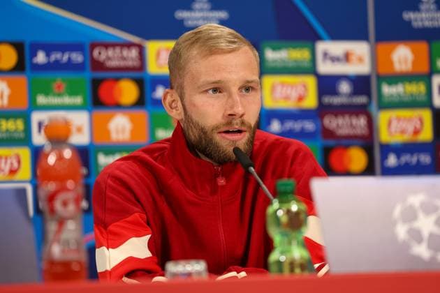 Konrad Laimer (FC Bayern Muenchen, 27) bei der Pressekonferenz, GER, Internationale Pressekonferenz, FC Bayern Muenchen, Fussball, UEFA Champions League, Viertelfinale Hinspiel, Saison 2024 2025, 07.04.2025, GER, Internationale Pressekonferenz, FC Bayern Muenchen, Fussball, UEFA Champions League, Viertelfinale Hinspiel, Saison 2024 2025, 07.04.2025 Muenchen Copyright: xEibner-Pressefoto JennixMaulx EP_JML