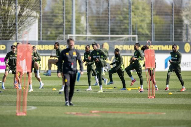 08.04.2025, Abschlusstraining zum UEFA Champions League Spiel zwischen FC Barcelona, Barca und Borussia Dortmund, v. l. Giovanni Reyna (Borussia Dortmund), Felix Nmecha (Borussia Dortmund), Jamie Gittens (Borussia Dortmund), Emre Can (Borussia Dortmund), Julien Duranville (Borussia Dortmund), Almugera Kabar (Borussia Dortmund), Karim Adeyemi (Borussia Dortmund), Serhou Guirassy (Borussia Dortmund), Dortmund Trainingsgelände Borussia Dortmund NRW Deutschland xRHR-FOTO DEx Copyright: DennisxEwert RHR-FOTOx RHR-FOTO DE