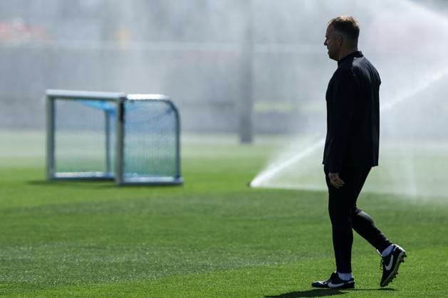 Sport Bilder des Tages April 8, 2025, Sant Joan Despi, Barcelona, SPAIN: Hansi Flick, head coach during the training day of FC Barcelona, Barca ahead UEFA Champions League, football match against Borussia Dortmund at Ciudad Esportiva Joan Gamper on April 08, 2025 in Sant Joan Despi, Barcelona, Spain. Sant Joan Despi SPAIN - ZUMAa181 20250408_zaa_a181_008 Copyright: xJavierxBorregox