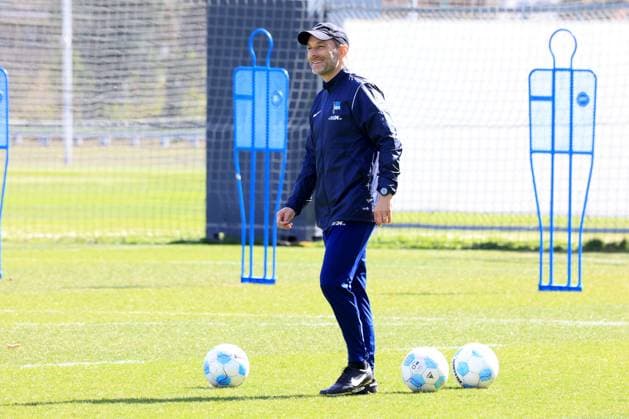 DEU, DFL, 2. FBL Hertha BSC, Training, 08.04.2025, Sportforum, Berlin, DEU, DFL, 2. FBL Hertha BSC, Training, im Bild Cheftrainer Stefan Leitl (Hertha BSC Berlin) DFL - regulations prohibit any use of Photographs as image sequences and or quasi-video Foto: Juergen Engler nordphoto GmbH