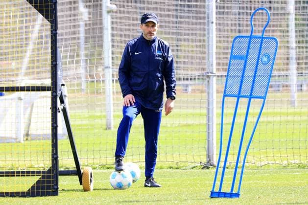 DEU, DFL, 2. FBL Hertha BSC, Training, 08.04.2025, Sportforum, Berlin, DEU, DFL, 2. FBL Hertha BSC, Training, im Bild Cheftrainer Stefan Leitl (Hertha BSC Berlin) DFL - regulations prohibit any use of Photographs as image sequences and or quasi-video Foto: Juergen Engler nordphoto GmbH