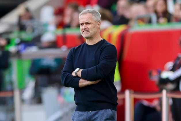 Bundestrainer Christian Wueck (Germany) schaut enttaeuscht, UEFA Women s Nations League 2024 25 Grp A1 MD4, Germany and Scotland, VfL Wolfsburg Arena am 08. April 2025 in Wolfsburg, Deutschland. (Foto von Marco Steinbrenner DeFodi Images) Bundestrainer Christian Wueck (Germany) looks dejected, UEFA Women s Nations League 2024 25 Grp A1 MD4, Germany and Scotland, VfL Wolfsburg Arena, April 8, 2025 in Wolfsburg, Germany. (Photo by Marco Steinbrenner DeFodi Images)