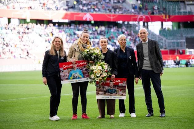 Nia Kuenzer (Deutschland, Sportdirektorin), Almuth Schult (Deutschland, Ex Nationalspielerin), Lina Magull (Deutschland, Ex Nationalspielerin), Sabine Mammitzsch (DFB Vizepraesidentin), Bernd Neuendorf (DFB Praesident), GER, Deutschland vs Schottland, Frauen Fussball Nationalmannschaft, UEFA Womens Nations League, Liga A, 4. Spieltag, Saison 2024 2025, 08.04.2025 GER, Deutschland vs Schottland, Frauen Fussball Nationalmannschaft, UEFA Womens Nations League, Liga A, 4. Spieltag, Saison 2024 2025, 08.04.2025 Wolfsburg Copyright: xEibner-Pressefoto Memmlerx EP_MMR