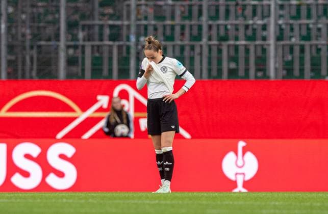 Fußball, Frauen, Saison 2024 25, UEFA Nations League (Liga A, Gruppe 1, 4. Spieltag) in Wolfsburg, Deutschland - Schottland, Sophia Kleinherne (Deutschland), Enttäuschung nach Gegentor zum 0:1, 08.04. 2025, Copyright: xSebastianxRäppold MatthiasxKochx