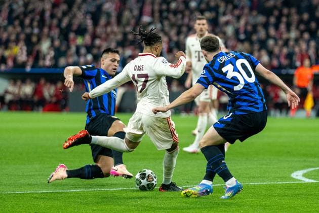 Michael Olise (FC Bayern Muenchen, 17), Carlos Augusto (Inter Mailand, 30), GER, FC Bayern Muenchen vs. Inter Mailand, Fussball, UEFA, Champions League, Viertlfinale, Hinspiel, Spielzeit 2024 2025, 08.04.2025, GER, FC Bayern Muenchen vs. Inter Mailand, Fussball, UEFA, Champions League, Viertlfinale, Hinspiel, Spielzeit 2024 2025, 08.04.2025 Muenchen Copyright: xEibner-Pressefotox EP_EER