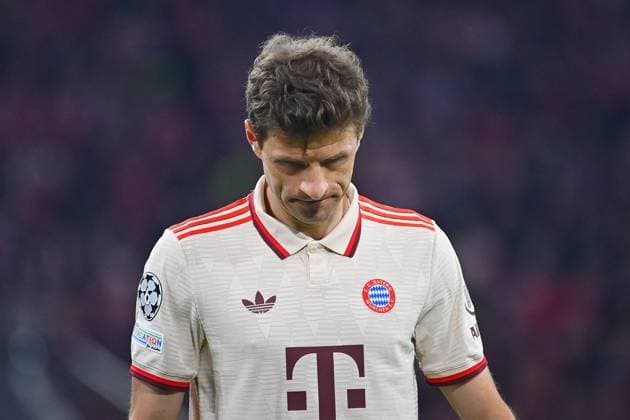 Thomas MUELLER (MÜLLER,Bayern Muenchen), Enttaeuschung,Frust,enttaeuscht, frustriert,niedergeschlagen, Aktion,Einzelbild,angeschnittenes Einzelmotiv,Halbfigur,halbe Figur. Fussball Champions League Viertelfinale FC Bayern Muenchen - Inter Mailand 1-2 am 08.04.2025 , A L L I A N Z A R E N A.