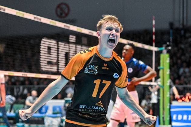 GER, VBL, VfB Friedrichshafen vs SVG Lüneburg 09.04.2025, Spacetech Arena, Friedrichshafen, GER, VBL, VfB Friedrichshafen vs SVG Lüneburg, im Bild Lenny Graven (Friedrichshafen, 17), Jubel nach Punktgewinn, Emotion