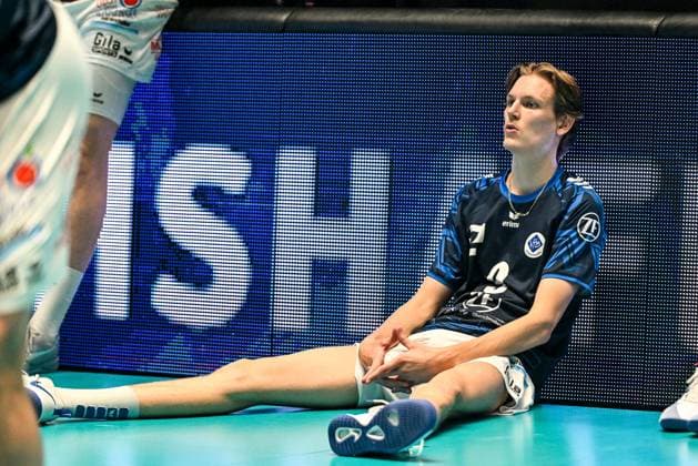 GER, VBL, VfB Friedrichshafen vs SVG Lüneburg 09.04.2025, Spacetech Arena, Friedrichshafen, GER, VBL, VfB Friedrichshafen vs SVG Lüneburg, im Bild Severi Savonsalmi (Friedrichshafen, 9), Enttaeuschung nach Spielende