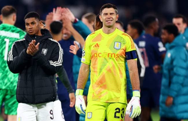 Sport Bilder des Tages Emiliano Martinez of Aston Villa looks dejected at full time. Paris Saint-Germain v Aston Villa, UEFA Champions League, Quarter-Finals, 1st Leg, Football, Parc des Princes, Paris, France - 09 Apr 2025 EDITORIAL USE ONLY No use with unauthorised audio, video, data, fixture lists, club league logos or live services. Online in-match use limited to 120 images, no video emulation. No use in betting, games or single club league player publications. Copyright: xJamesxMarsh Shutterstockx 15243606cv