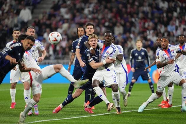 Rasmus Hojlund of Man Utd and Moussa Niakhate of Lyon jostle for position Olympique Lyonnais v Manchester United, ManU UEFA Europa League, Quarter Final, First Leg, Football, Groupama Stadium, Lyon, France - 10 Apr 2025 EDITORIAL USE ONLY No use with unauthorised audio, video, data, fixture lists, club league logos or live services. Online in-match use limited to 120 images, no video emulation. No use in betting, games or single club league player publications. Copyright: xDavexWinter Shutterstockx 15243617t