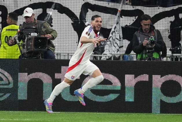 Rayan Cherki of Lyon makes it 2-2 in added time Olympique Lyonnais v Manchester United, ManU UEFA Europa League, Quarter Final, First Leg, Football, Groupama Stadium, Lyon, France - 10 Apr 2025 EDITORIAL USE ONLY No use with unauthorised audio, video, data, fixture lists, club league logos or live services. Online in-match use limited to 120 images, no video emulation. No use in betting, games or single club league player publications. Copyright: xDavexWinter Shutterstockx 15243617dc