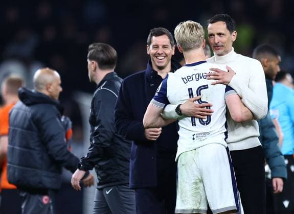 Lucas Bergvall of Tottenham Hotspur seen with Dino Toppmoller manager of Eintracht Frankfurt after the match Tottenham Hotspur v Eintracht Frankfurt, UEFA Europa League, Quarter Final, First Leg, Football, Tottenham Hotspur Stadium, London, UK - 10 Apr 2025 EDITORIAL USE ONLY No use with unauthorised audio, video, data, fixture lists, club league logos or live services. Online in-match use limited to 120 images, no video emulation. No use in betting, games or single club league player publications. Copyright: xMichaelxZemanek Shutterstockx 15243632bl