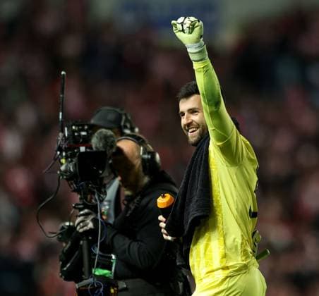 Liam Kelly of Rangers waves to the fans during UEFA Europa League Quarter-Final first leg match at Ibrox Stadium, Glasgow. Rangers v Athletic Bilbao, UEFA Europa League, Quarter Final, First Leg, Football, Ibrox Stadium, Glasgow, Scotland, UK - 10 Apr 2025 EDITORIAL USE ONLY No use with unauthorised audio, video, data, fixture lists, club league logos or live services. Online in-match use limited to 120 images, no video emulation. No use in betting, games or single club league player publications. Copyright: xRangersxFC Shutterstockx 15247737du