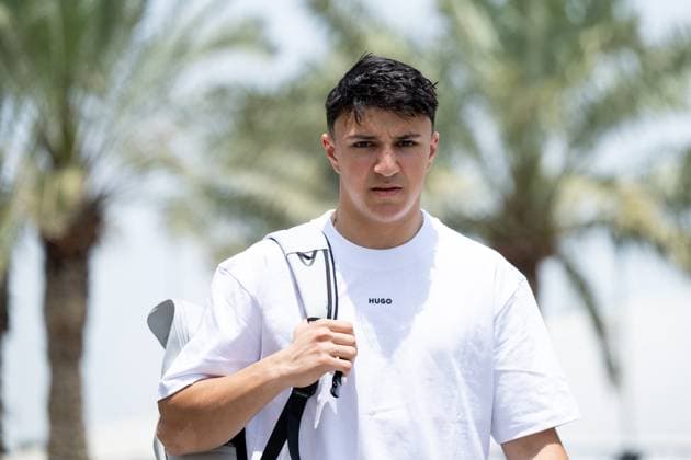Isack Hadjar (Visa Cash App Racing Bulls F1 Team, Frankreich, 06), BAH, Formel 1 Weltmeisterschaft, Gulf Air Grand Prix von Bahrain, Bahrain International Circuit, Ankunft der Fahrer, Saison 2025, 11.04.2025 BAH, Formel 1 Weltmeisterschaft, Gulf Air Grand Prix von Bahrain, Bahrain International Circuit, Ankunft der Fahrer, Saison 2025, 11.04.2025 Sakhir Copyright: xEibner-Pressefoto Memmlerx EP_MMR