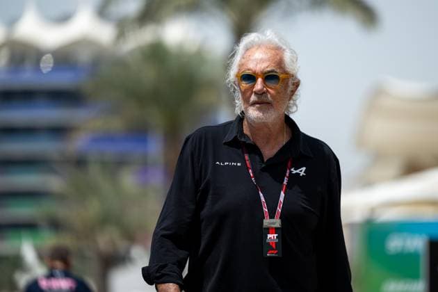Sport Bilder des Tages Flavio Briatore (BWT Alpine F1 Team, Berater), BAH, Formel 1 Weltmeisterschaft, Gulf Air Grand Prix von Bahrain, Bahrain International Circuit, Ankunft der Fahrer, Saison 2025, 11.04.2025 BAH, Formel 1 Weltmeisterschaft, Gulf Air Grand Prix von Bahrain, Bahrain International Circuit, Ankunft der Fahrer, Saison 2025, 11.04.2025 Sakhir Copyright: xEibner-Pressefoto Memmlerx EP_MMR