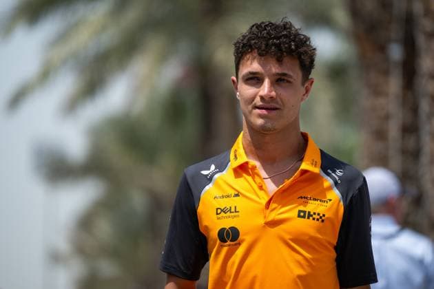 Lando Norris (McLaren Formula 1 Team, Großbritannien, 04), BAH, Formel 1 Weltmeisterschaft, Gulf Air Grand Prix von Bahrain, Bahrain International Circuit, Ankunft der Fahrer, Saison 2025, 11.04.2025 BAH, Formel 1 Weltmeisterschaft, Gulf Air Grand Prix von Bahrain, Bahrain International Circuit, Ankunft der Fahrer, Saison 2025, 11.04.2025 Sakhir Copyright: xEibner-Pressefoto Memmlerx EP_MMR