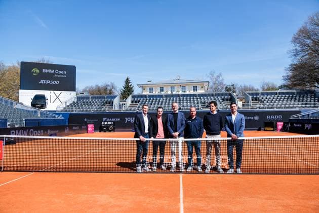 BMW Open München ATP, Tennis Herren 500: Eröffnungspressekonferenz; 11.04.2025 Gruppenfoto Patrik Kühnen, Turnierdirektor BMW Open by Bitpanda, Komponist der BMW Open Hymne, Christian Ach, Leiter BMW Deutschland, Christian Okon, Veranstalter MMP Event, Dr. Fabian Tross, Vorsitzender MTTC Iphitos und Mischa Zverev, Turnierdirektor Allianz Para Trophy BMW Open by Bitpanda München ATP 500: Eröffnungspressekonferenz, München, MTTC Iphitos am 11.04.2025 Copyright: xBEAUTIFULxSPORTS Wunderlx