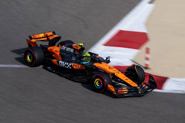 Lando Norris (McLaren Formula 1 Team, Großbritannien, 04) im MCL39, BAH, Formel 1 Weltmeisterschaft, Gulf Air Grand Prix von Bahrain, Bahrain International Circuit, Freies Training, Saison 2025, 11.04.2025 BAH, Formel 1 Weltmeisterschaft, Gulf Air Grand Prix von Bahrain, Bahrain International Circuit, Freies Training, Saison 2025, 11.04.2025 Sakhir Copyright: xEibner-Pressefoto Memmlerx EP_MMR