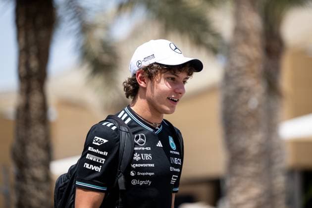 Andrea Kimi Antonelli (Mercedes-AMG Petronas F1 Team, Italien, 12), BAH, Formel 1 Weltmeisterschaft, Gulf Air Grand Prix von Bahrain, Bahrain International Circuit, Ankunft der Fahrer, Saison 2025, 12.04.2025 BAH, Formel 1 Weltmeisterschaft, Gulf Air Grand Prix von Bahrain, Bahrain International Circuit, Ankunft der Fahrer, Saison 2025, 12.04.2025 Sakhir Copyright: xEibner-Pressefoto Memmlerx EP_MMR
