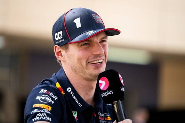 Max Verstappen (Oracle Red Bull Racing, Niederlande, 01) beim Viaplay TV Interview, BAH, Formel 1 Weltmeisterschaft, Gulf Air Grand Prix von Bahrain, Bahrain International Circuit, Ankunft der Fahrer, Saison 2025, 12.04.2025 BAH, Formel 1 Weltmeisterschaft, Gulf Air Grand Prix von Bahrain, Bahrain International Circuit, Ankunft der Fahrer, Saison 2025, 12.04.2025 Sakhir Copyright: xEibner-Pressefoto Memmlerx EP_MMR