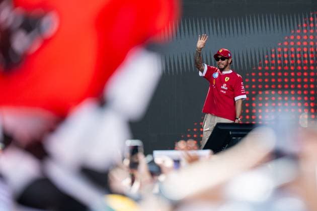 Lewis Hamilton (Scuderia Ferrari HP, Großbritannien, 44) beim Fan Forum in der Fanzone, BAH, Formel 1 Weltmeisterschaft, Gulf Air Grand Prix von Bahrain, Bahrain International Circuit, Ankunft der Fahrer, Saison 2025, 12.04.2025 BAH, Formel 1 Weltmeisterschaft, Gulf Air Grand Prix von Bahrain, Bahrain International Circuit, Ankunft der Fahrer, Saison 2025, 12.04.2025 Sakhir Copyright: xEibner-Pressefoto Memmlerx EP_MMR