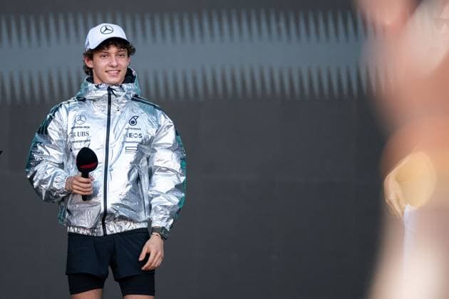 Andrea Kimi Antonelli (Mercedes-AMG Petronas F1 Team, Italien, 12) beim Fan Forum in der Fanzone, BAH, Formel 1 Weltmeisterschaft, Gulf Air Grand Prix von Bahrain, Bahrain International Circuit, Ankunft der Fahrer, Saison 2025, 12.04.2025 BAH, Formel 1 Weltmeisterschaft, Gulf Air Grand Prix von Bahrain, Bahrain International Circuit, Ankunft der Fahrer, Saison 2025, 12.04.2025 Sakhir Copyright: xEibner-Pressefoto Memmlerx EP_MMR
