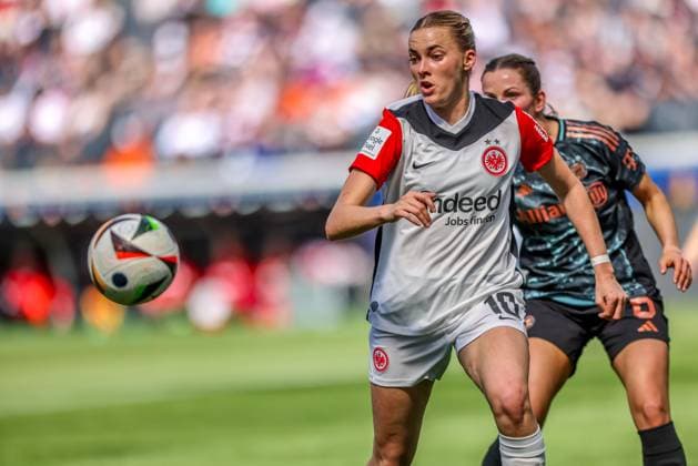 GER, Frankfurt, Eintracht Frankfurt vs FC Bayern München, Google Pixel Bundesliga, Fussball, DFB, Spielzeit 2024 2025, Deutsche-Bank-Park, 19. Spieltag, im Bild: Laura Freigang (Eintracht Frankfurt Frauen 10) DFB DFL REGULATIONS PROHIBIT ANY USE OF PHOTOGRAPHS AS IMAGE SEQUENCES AND OR QUASI-VIDEO, 12.04.2025, Copyright: HMBxMedia HendrikxHamelau