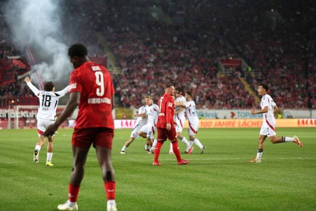 12.04.2025, xrekx, Fussball 2.Bundesliga, 1.FC Kaiserslautern - 1.FC Nürnberg v.l. Torjubel nach dem Tor zum 0:1 celebrating the goal celebrate durch Fabio Gruber (1.FC Nuernberg) Rafael Lubach (1.FC Nuernberg) Ragnar Ache (1.FC Kaiserslautern) Marlon Ritter (1.FC Kaiserslautern) enttaeuscht, enttäuscht, schaut enttaeuscht, traurig, frustriert, niedergeschlagen, disappointed, sad, frustrated (DFL DFB REGULATIONS PROHIBIT ANY USE OF PHOTOGRAPHS as IMAGE SEQUENCES and or QUASI-VIDEO) Kaiserslautern
