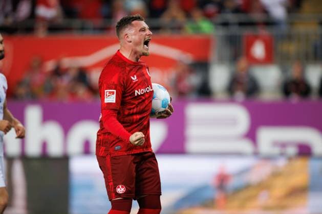 Marlon Ritter (1.FC Kaiserslautern) bejubelt den Treffer zum 1:2, 1. FC Kaiserslautern vs 1. FC Nuernberg, Fussball, 2. Bundesliga, Saison 2024 2025, 29. Spieltag, 12.04.2025 1. FC Kaiserslautern vs 1. FC Nuernberg, Fussball, 2. Bundesliga, Saison 2024 2025, 29. Spieltag, 12.04.2025 Kaiserslautern