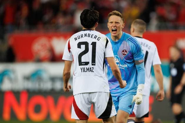 Jan Reichert (1.FC Nuernberg) und Berkay Yilmaz (1.FC Nuernberg) feiern den Sieg, 1. FC Kaiserslautern vs 1. FC Nuernberg, Fussball, 2. Bundesliga, Saison 2024 2025, 29. Spieltag, 12.04.2025 1. FC Kaiserslautern vs 1. FC Nuernberg, Fussball, 2. Bundesliga, Saison 2024 2025, 29. Spieltag, 12.04.2025