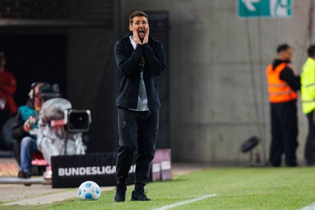 Miroslav Klose (Trainer 1.FC Nuernberg) an der Seitenlinie, 1. FC Kaiserslautern vs 1. FC Nuernberg, Fussball, 2. Bundesliga, Saison 2024 2025, 29. Spieltag, 12.04.2025 1. FC Kaiserslautern vs 1. FC Nuernberg, Fussball, 2. Bundesliga, Saison 2024 2025, 29. Spieltag, 12.04.2025