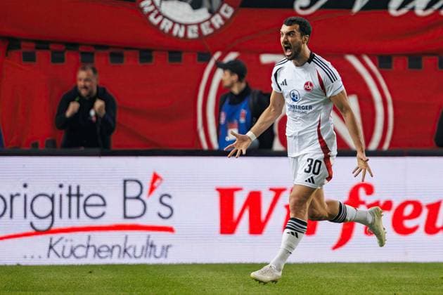 Mahir Emreli (1.FC Nuernberg) bejubelt den Treffer zum 0:2, 1. FC Kaiserslautern vs 1. FC Nuernberg, Fussball, 2. Bundesliga, Saison 2024 2025, 29. Spieltag, 12.04.2025 1. FC Kaiserslautern vs 1. FC Nuernberg, Fussball, 2. Bundesliga, Saison 2024 2025, 29. Spieltag, 12.04.2025 Copyright: xEibner-Pressefoto AlexanderxNeisx EP_ANS