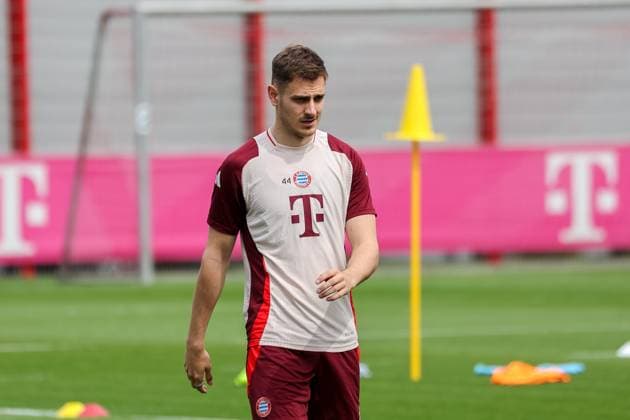 Josip Stanisic (FC Bayern Muenchen, 44), GER, Abschlusstraining, FC Bayern Muenchen, Fussball, UEFA Champions League, Viertelfinale Rueckspiel, Saison 2024 2025, 15.04.2025, GER, Abschlusstraining, FC Bayern Muenchen, Fussball, UEFA Champions League, Viertelfinale Rueckspiel, Saison 2024 2025, 15.04.2025 Muenchen Copyright: xEibner-Pressefoto JennixMaulx EP_JML