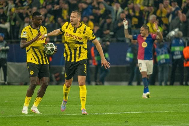 Serhou Yadaly Guirassy (Borussia Dortmund 09, 09) und Waldemar Anton (Borussia Dortmund 09, 03) jubeln nach dem 1:0, Raphinha FC Barcelona, Barca 11) ist enttaeuscht, GER BVB Borussia Dortmund 09 vs. FC Barcelona, Fussball, Champions League, Viertelfinale, Saison 2024 2025, 15.04.2025 GER BVB Borussia Dortmund 09 vs. FC Barcelona, Fussball, Champions League, Viertelfinale, Saison 2024 2025, 15.04.2025 Dortmund Copyright: xEibner-Pressefoto FabianxFriesex EP_FFE