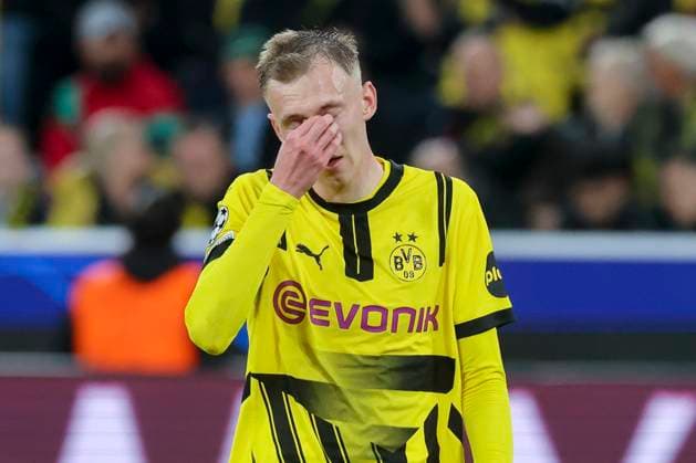 Maximilian Beier (Borussia Dortmund) schaut enttaeuscht, UEFA Champions League 2024 25 Quarter Final Second Leg, Borussia Dortmund and FC Barcelona, Barca Signal Iduan Park am 15. April 2025 in Dortmund, Deutschland. (Foto von Marco Steinbrenner DeFodi Images) Maximilian Beier (Borussia Dortmund) looks dejected, UEFA Champions League 2024 25 Quarter Final Second Leg, Borussia Dortmund and FC Barcelona, BVB Stadion Dortmund, April 15, 2025 in Dortmund, Germany. (Photo by Marco Steinbrenner DeFodi Images)