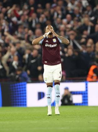 Ezri Konsa of Aston Villa scores a goal and celebrates 3-2. Aston Villa v Paris Saint-Germain, UEFA Champions League, Quarter-Finals, 2nd Leg, Football, Villa Park, Birmingham, UK - 15 Apr 2025 EDITORIAL USE ONLY No use with unauthorised audio, video, data, fixture lists, club league logos or live services. Online in-match use limited to 120 images, no video emulation. No use in betting, games or single club league player publications. Copyright: xRyanxBrowne Shutterstockx 15253922de