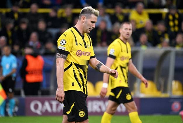 Fussball, Champions League, Deutschland, Herren, Saison 2024 2025, Viertelfinale Rückspiel, Signal Iduna Park Dortmund: Bor. Dortmund - FC Barcelona, Barca Niklas Süle (BVB), Waldemar Anton (BVB) enttäuscht. Enttäuschung, Frust, Aktion.