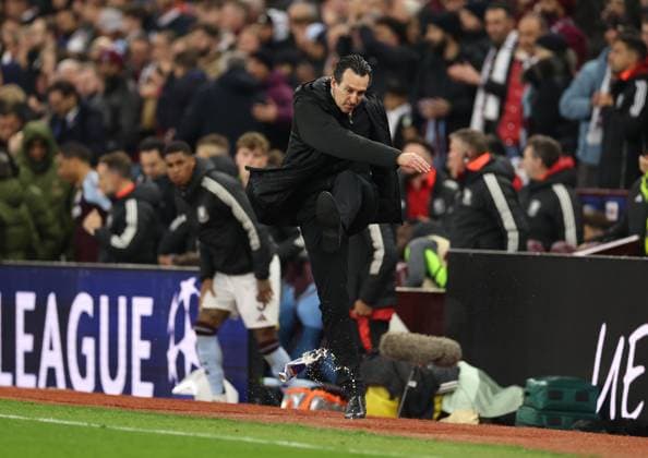 Unai Emery Manager of Aston Villa kicks a water bottle. Aston Villa v Paris Saint-Germain, UEFA Champions League, Quarter-Finals, 2nd Leg, Football, Villa Park, Birmingham, UK - 15 Apr 2025 EDITORIAL USE ONLY No use with unauthorised audio, video, data, fixture lists, club league logos or live services. Online in-match use limited to 120 images, no video emulation. No use in betting, games or single club league player publications. Copyright: xRyanxBrowne Shutterstockx 15253922ej