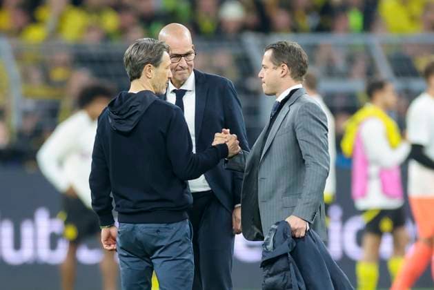 Trainer Nico Kovac (Borussia Dortmund), Geschaeftsfuehrer Carsten Cramer (Borussia Dortmund) und Geschaeftsfuehrer Lars Ricken (Borussia Dortmund) schauen enttaeuscht, UEFA Champions League 2024 25 Quarter Final Second Leg, Borussia Dortmund and FC Barcelona, Barca Signal Iduan Park am 15. April 2025 in Dortmund, Deutschland. (Foto von Marco Steinbrenner DeFodi Images) Trainer Nico Kovac (Borussia Dortmund), Geschaeftsfuehrer Carsten Cramer (Borussia Dortmund) und Geschaeftsfuehrer Sport Lars Ricken (Borussia Dortmund) look dejected, UEFA Champions League 2024 25 Quarter Final Second Leg, Borussia Dortmund and FC Barcelona, BVB Stadion Dortmund, April 15, 2025 in Dortmund, Germany. (Photo by Marco Steinbrenner DeFodi Images)